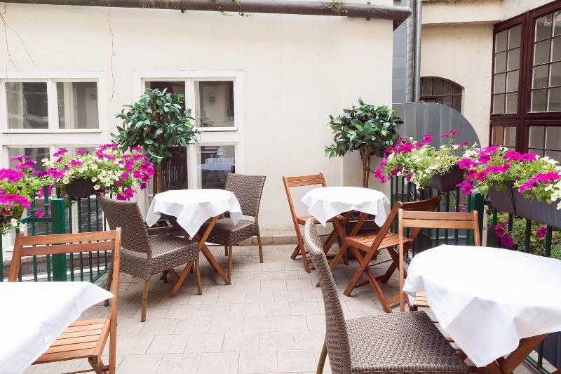 Old Town Square Hotel - Teras