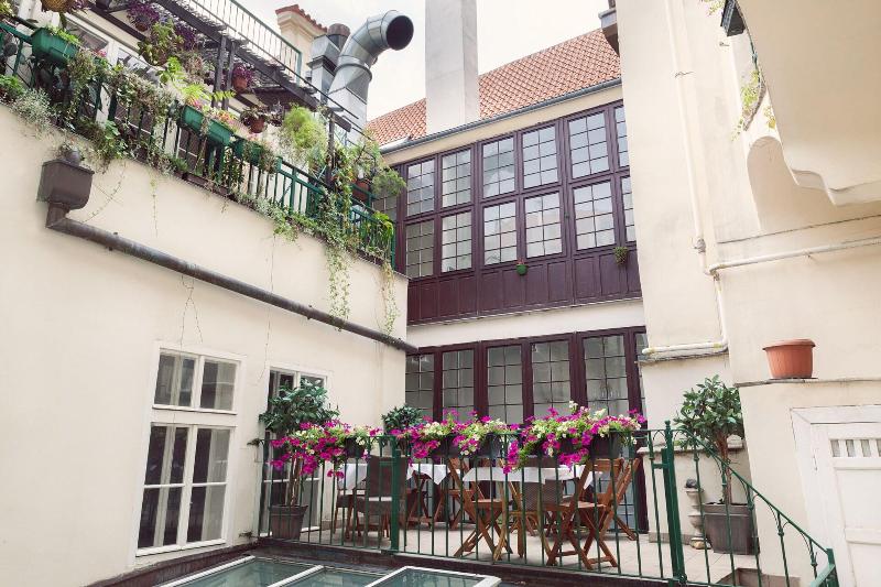 Old Town Square Hotel - Teras