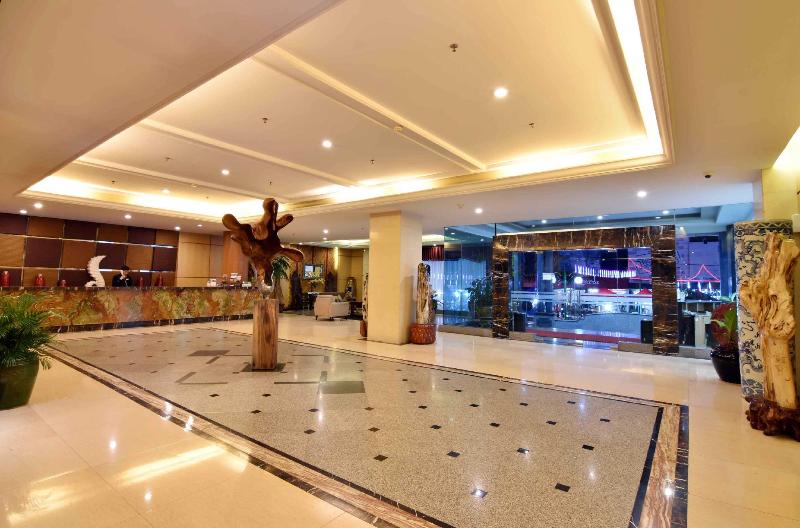 Rocky Plaza Hotel Padang - Lobi