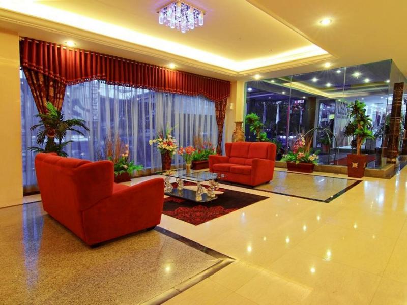 Rocky Plaza Hotel Padang - Lobi