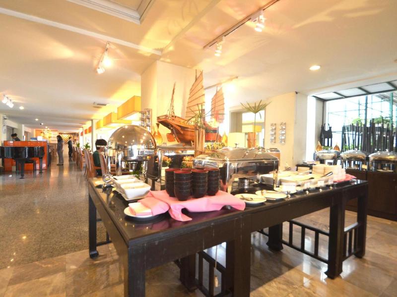 The City Hotel Sriracha - Restoran