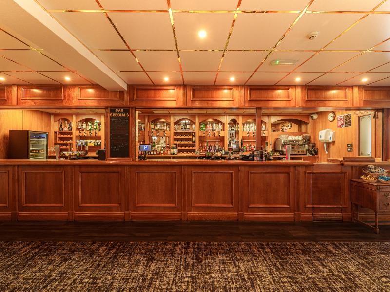 Ivy Bush Royal Hotel by Compass Hospitality - Bar