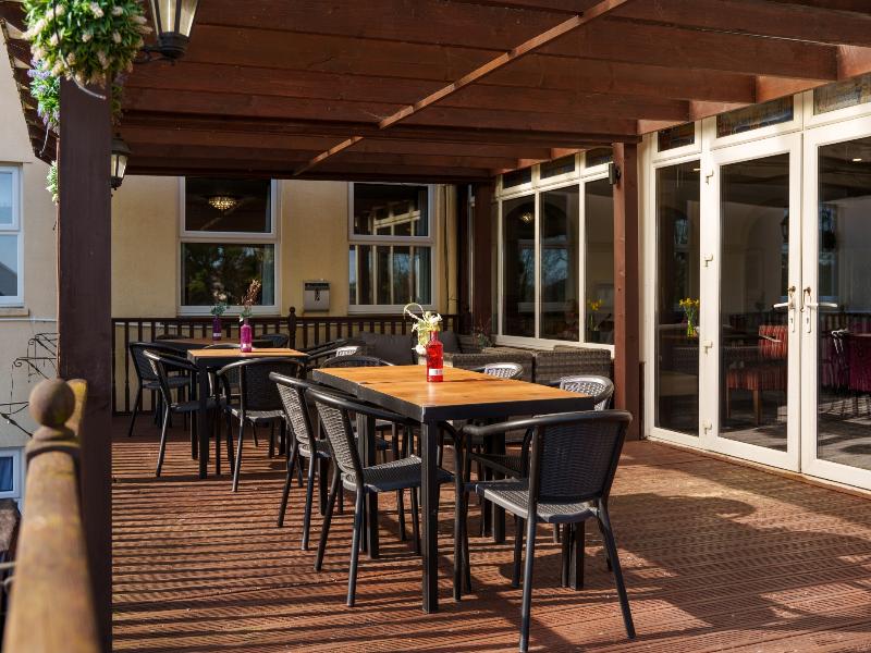 Ivy Bush Royal Hotel by Compass Hospitality - Teras