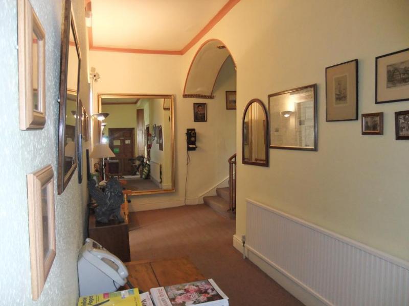 College Guest House - Genel