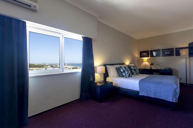 Carcavelos Beach Hotel - Oda