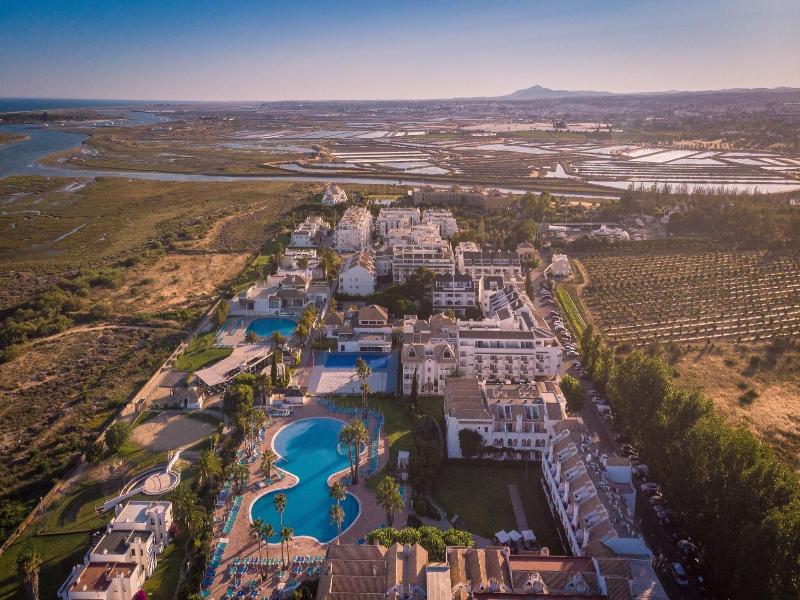 Golden Club Cabanas - Genel