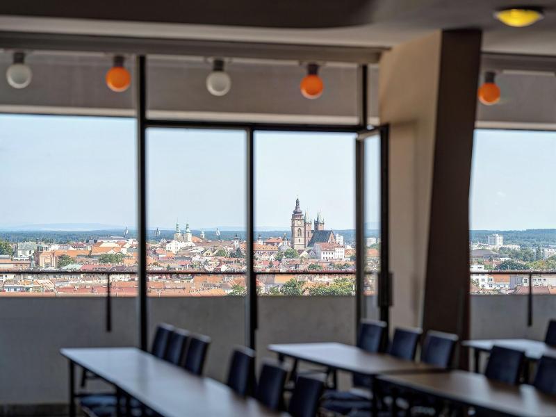 Amber Cernigov - Toplantı