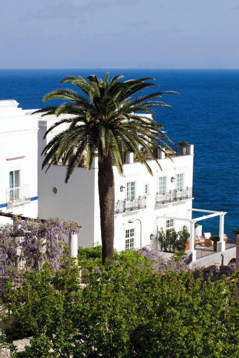 J.K. Place Capri - Genel