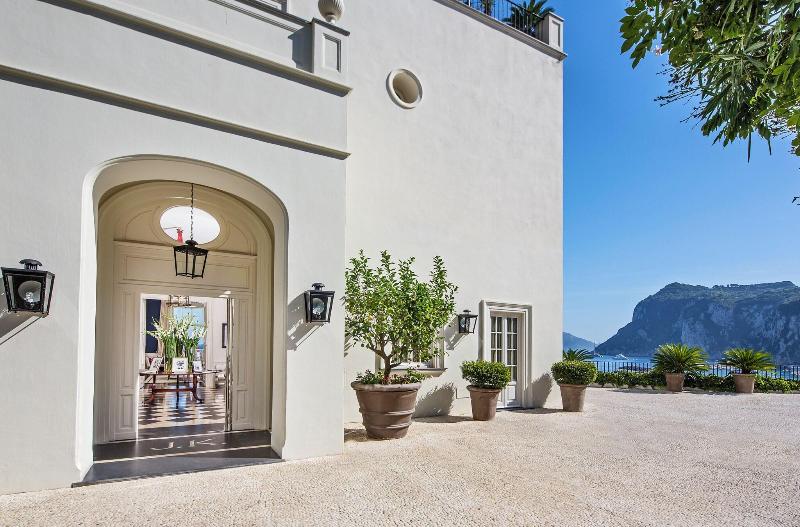 J.K. Place Capri - Genel
