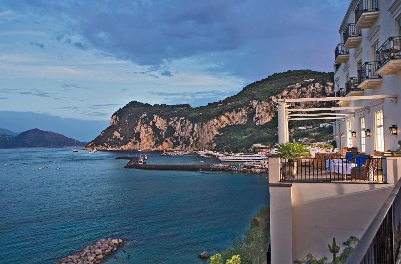 J.K. Place Capri - Genel