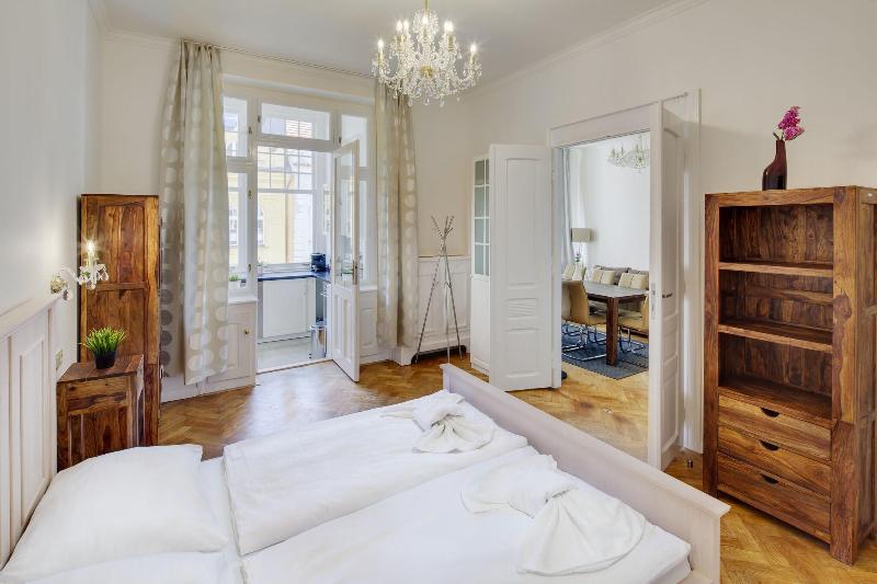 Old Town Square Apartments - Lobi