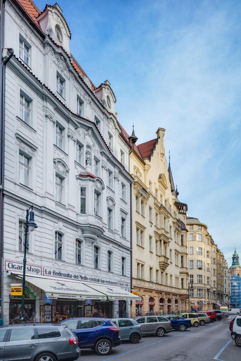 Old Town Square Apartments - Genel