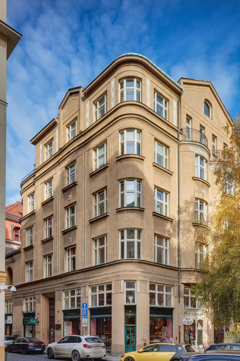 Old Town Square Apartments - Genel