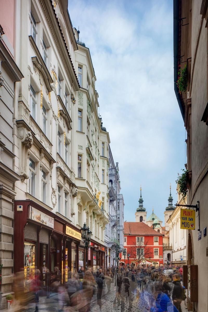 Old Town Square Apartments - Genel