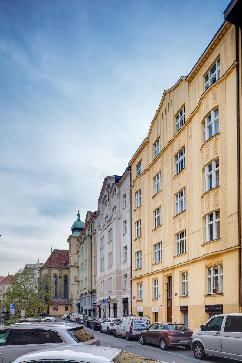 Old Town Square Apartments - Genel