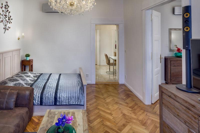 Old Town Square Apartments - Oda