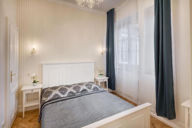 Old Town Square Apartments - Oda