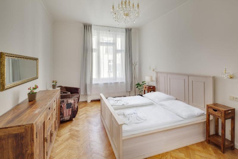 Old Town Square Apartments - Oda