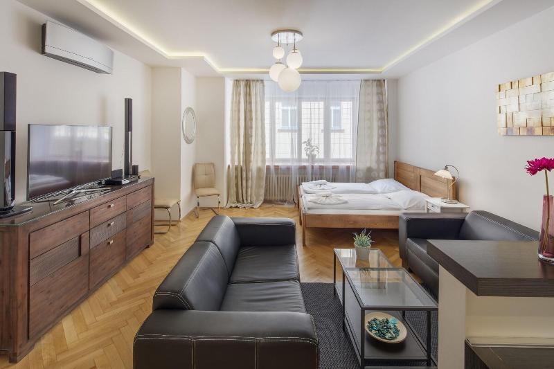 Old Town Square Apartments - Oda