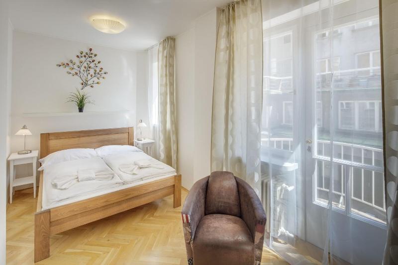 Old Town Square Apartments - Oda