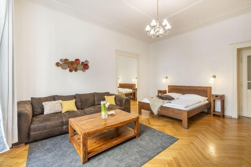 Old Town Square Apartments - Oda