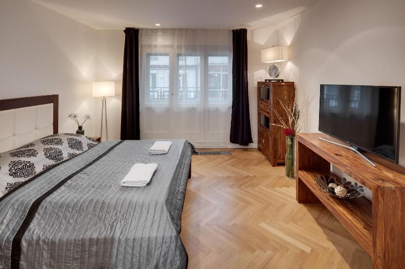 Old Town Square Apartments - Oda