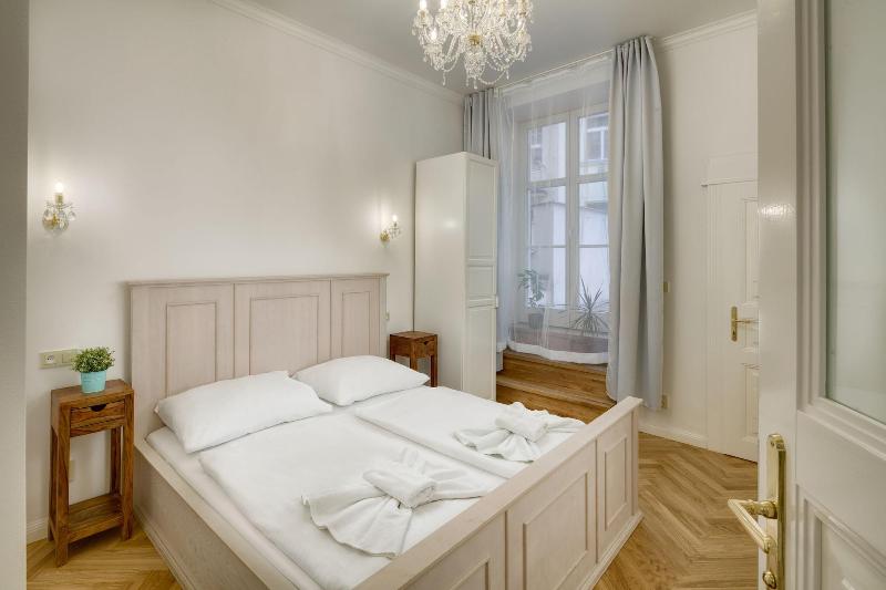 Old Town Square Apartments - Oda