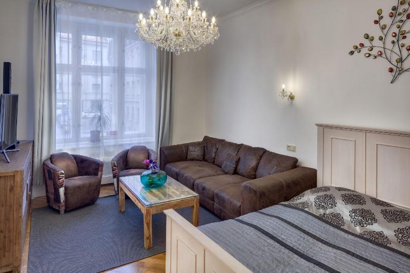 Old Town Square Apartments - Oda