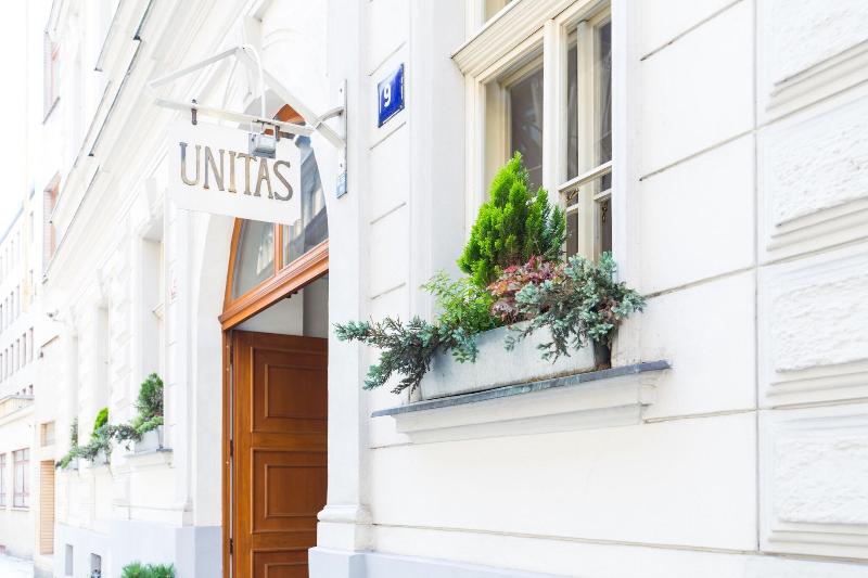 Unitas - Genel