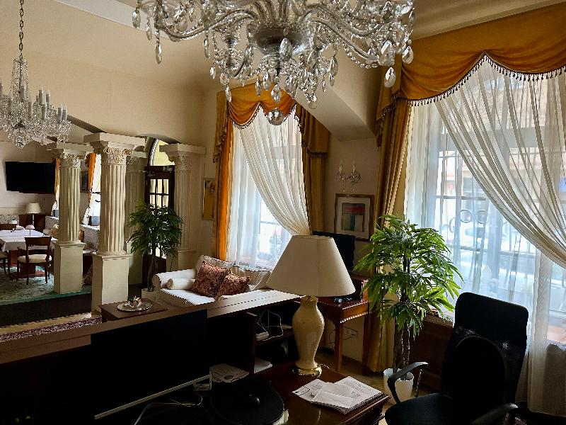 Fleur De Lis Hotel - Lobi