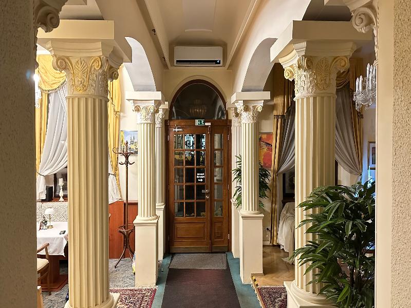 Fleur De Lis Hotel - Lobi