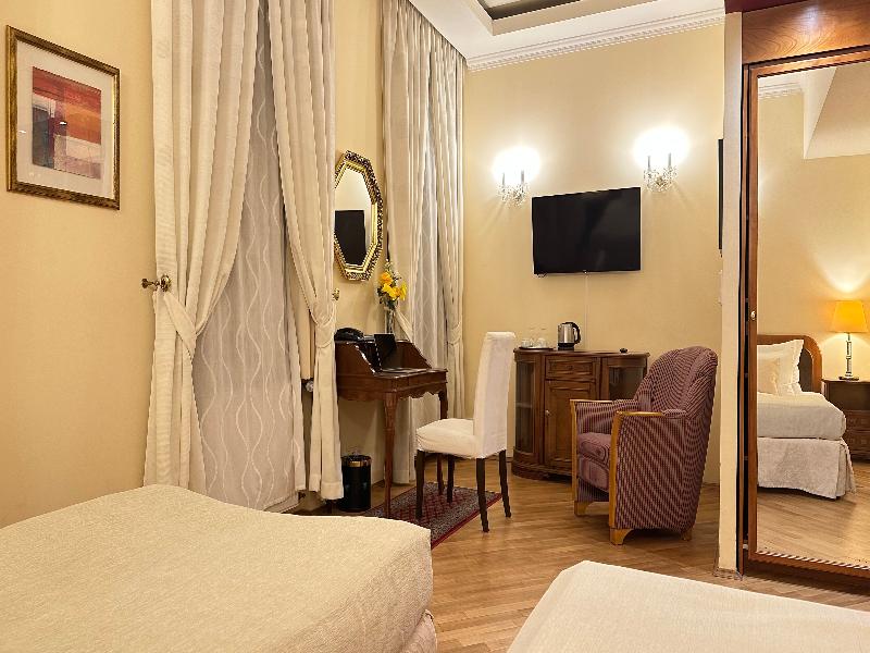 Fleur De Lis Hotel - Oda