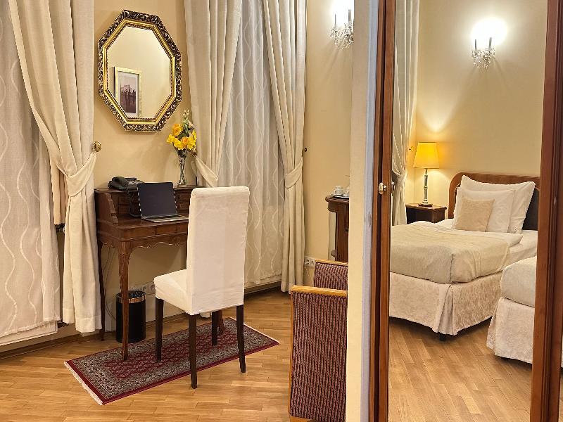 Fleur De Lis Hotel - Oda