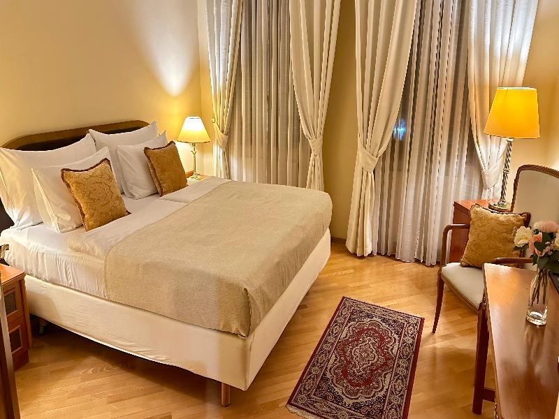 Fleur De Lis Hotel - Oda