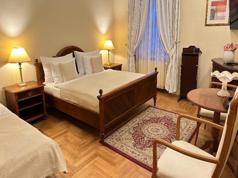 Fleur De Lis Hotel - Oda