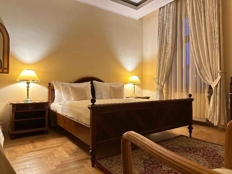 Fleur De Lis Hotel - Oda