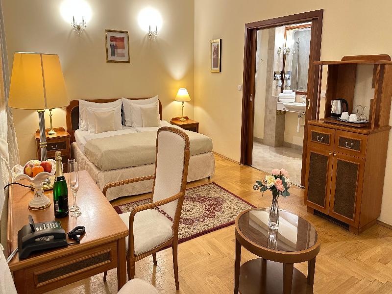 Fleur De Lis Hotel - Oda