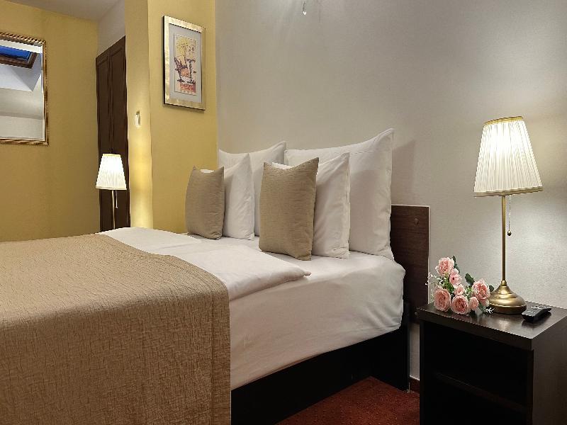 Fleur De Lis Hotel - Oda