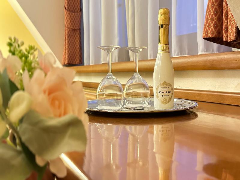 Fleur De Lis Hotel - Oda