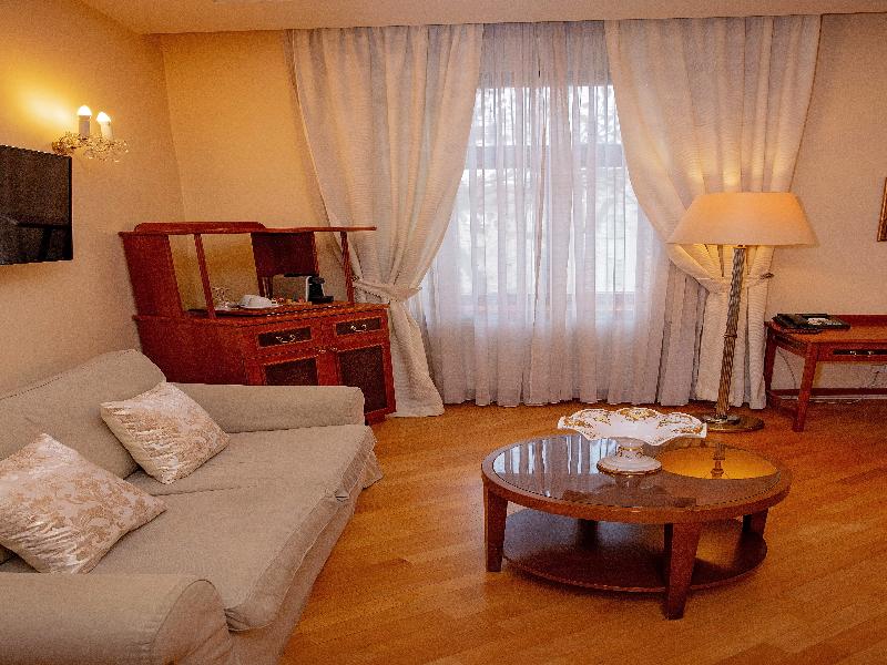 Fleur De Lis Hotel - Oda