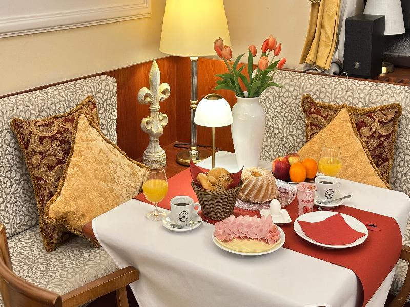 Fleur De Lis Hotel - Restoran