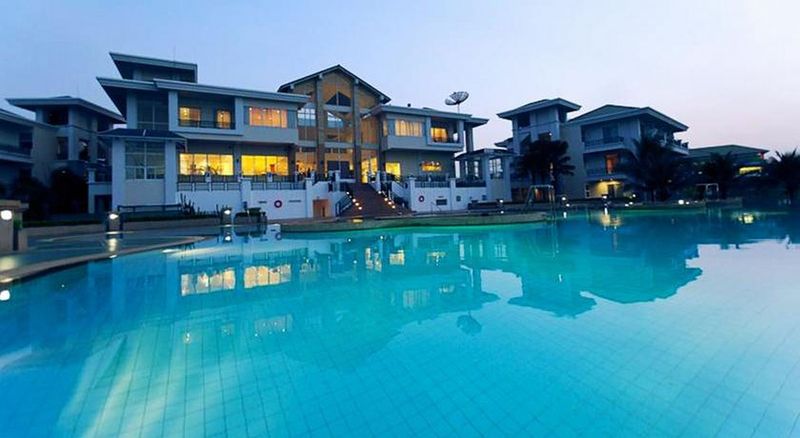 Pattana Golf Club & Resort Sriracha - Havuz