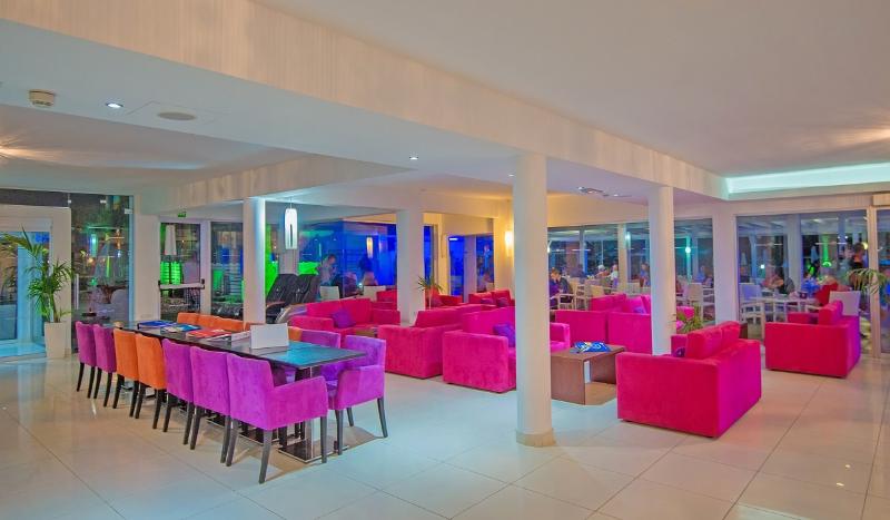 Marlita Beach Hotel Apartments - Lobi