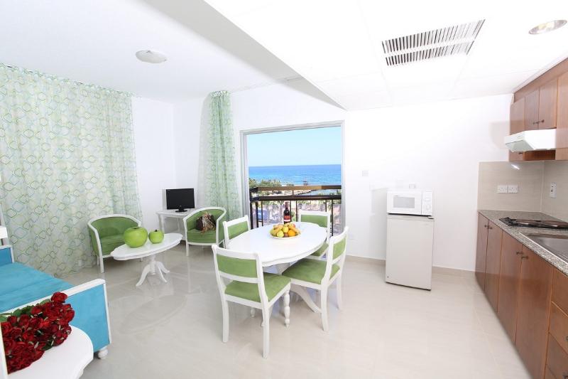 Marlita Beach Hotel Apartments - Oda