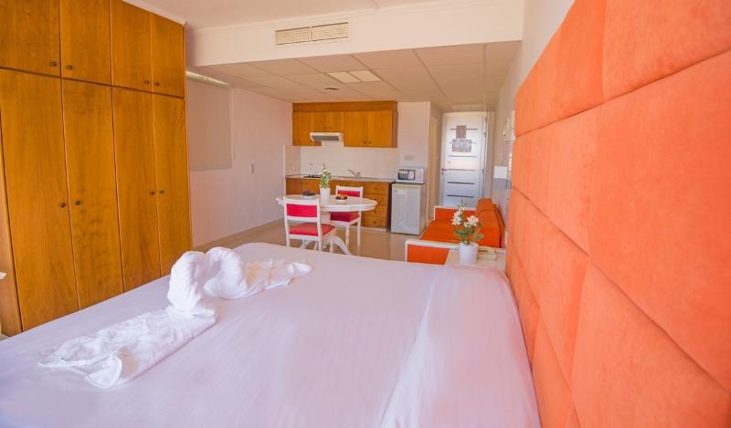 Marlita Beach Hotel Apartments - Oda