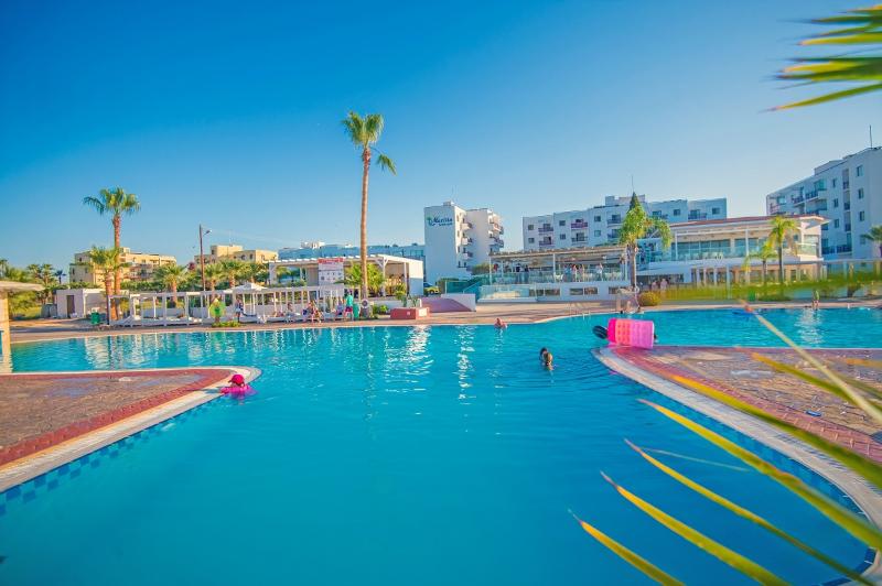Marlita Beach Hotel Apartments - Havuz
