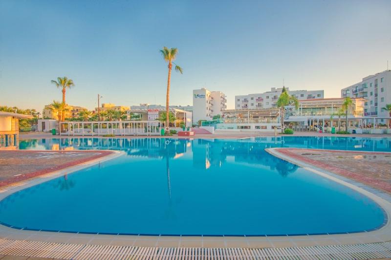 Marlita Beach Hotel Apartments - Havuz