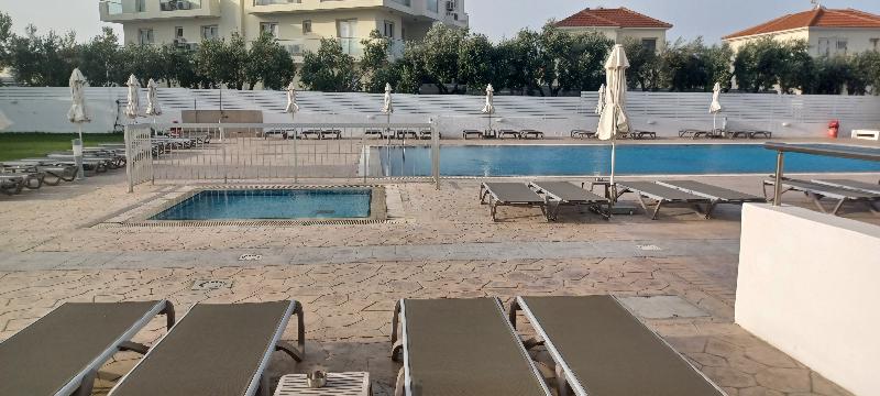Livas Hotel Apartments - Havuz