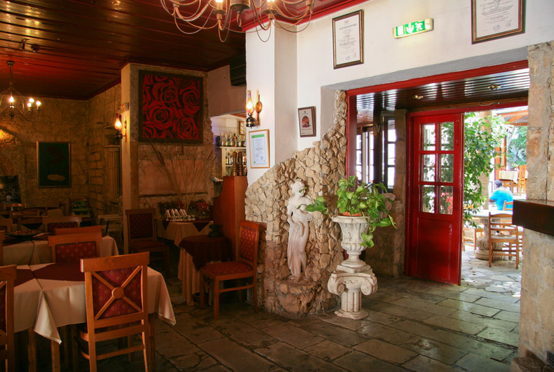 Kiniras Traditional House - Lobi