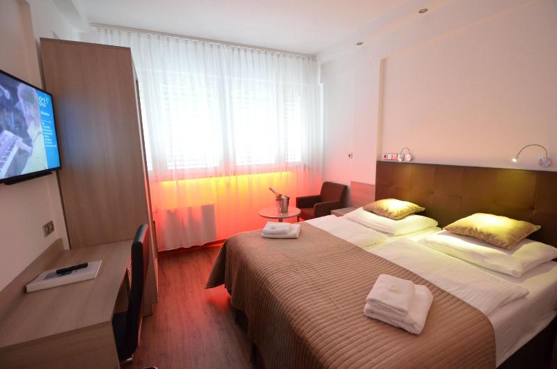 Hotel Aura - Oda